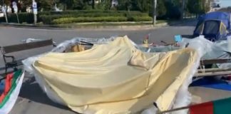 Полицията разчисти катуна пред парламента