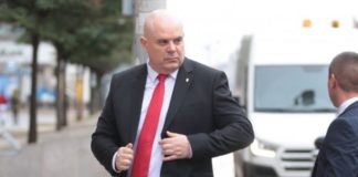 Гешев ще присъства на разпита на обвиняемия за милионите от „Хемус“