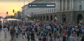 407 души снощи на протеста пред МС