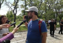 Протестиращият Кирил Радев по повод видеото с Иванов и Ламбовски: Христо, кажи си! Орлов мост, имаме проблем! /видео/