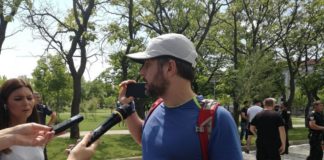 Протестиращият Кирил Радев по повод видеото с Иванов и Ламбовски: Христо, кажи си! Орлов мост, имаме проблем! /видео/