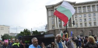 Борисов: Минеков, носи ковчега при здравното министерство