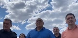 Двете барикади няма да бъдат премахнати със сила, увери премиерът