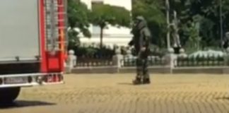 Спецполицаи взривиха празен куфар с надпис „бомба“ до Народното събрание