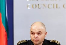 Главният секретар на МВР: По-добре водно оръдие, отколкото да рискувам живота на полицаи