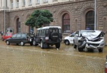 Три коли се удариха във верижна катастрофа пред президентството