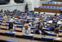 Допустимият извънреден труд скача от 150 на до 300 часа на година