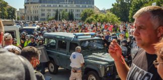 Протестите са естетически, хората на площада не са гладни, нито безперспективни