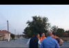 Хора на ДПС нападнаха с палки и заплахи депутати и съветници от ГЕРБ в Къпиновци (ВИДЕО)