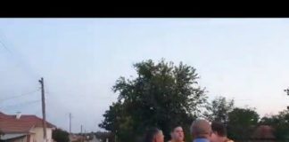 Хора на ДПС нападнаха с палки и заплахи депутати и съветници от ГЕРБ в Къпиновци (ВИДЕО)