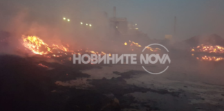 Втори ден продължава гасенето на пожара в „Свилоза”