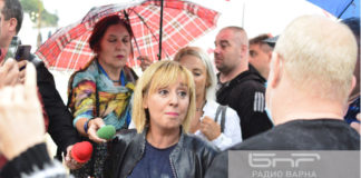 Замеряха с яйца и домати Мая Манолова на плажа „Кабакум“