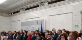 Нинова напъди отцепниците от парламента