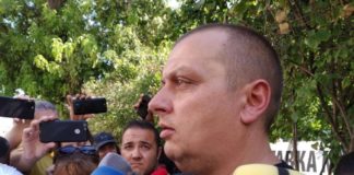 Полицията проверява записи от камерите, за да види кой е складирал камъните и бутилките за протеста