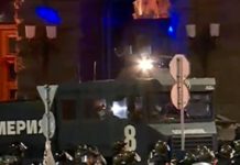 Сблъсъци пред парламента, бомбите скрити в палатките. Жандармерията разчисти триъгълника