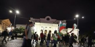 Дъждът закри протеста в София