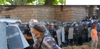 Сламата е най-новото оръжие на „въстаниците“ /видео/