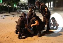 Пак фейк! Нарочиха фотографка за дете, което плаче за баща си на протеста