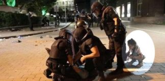 Пак фейк! Нарочиха фотографка за дете, което плаче за баща си на протеста