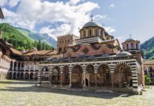 Издириха ранен турист край Рилския манастир