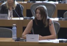 Скандал с фенката на Путин Клеър Дейли в Поморие