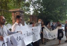 Скандал! Вместо на тържествата за празника, Румен Радев отиде на частно парти, крие се от народната любов в гараж (ВИДЕО)