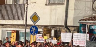 НСО компрометира празника, пусна хора на „Да, България“ с тромби на площада под Царевец