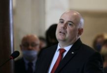 Гешев е на среща при Петков