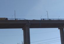 Шофьорът на камиона, паднал от Аспаруховия мост, е загинал на място