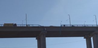 Шофьорът на камиона, паднал от Аспаруховия мост, е загинал на място