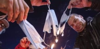 Тези, които гориха маски, изгориха работата на стотици хиляди хора