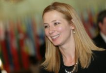 Няма такова животно като независимо правителство. Не само няма, но е опасно вредно да се настоява, че трябва да има