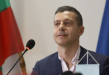 Шефът на БНР Андон Балтаков иска от СЕМ предсрочно да прекрати договора му за управление