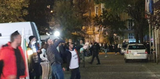 Яйцата, виковете и обидите не са аргумент за нищо. Смразяващо е да гледаш как мнозина гонят един