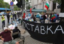 За интелектуалците, които искат оставки