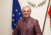 За какво да го съжалявам? Може да пие по два литра уиски и в малък апартамент