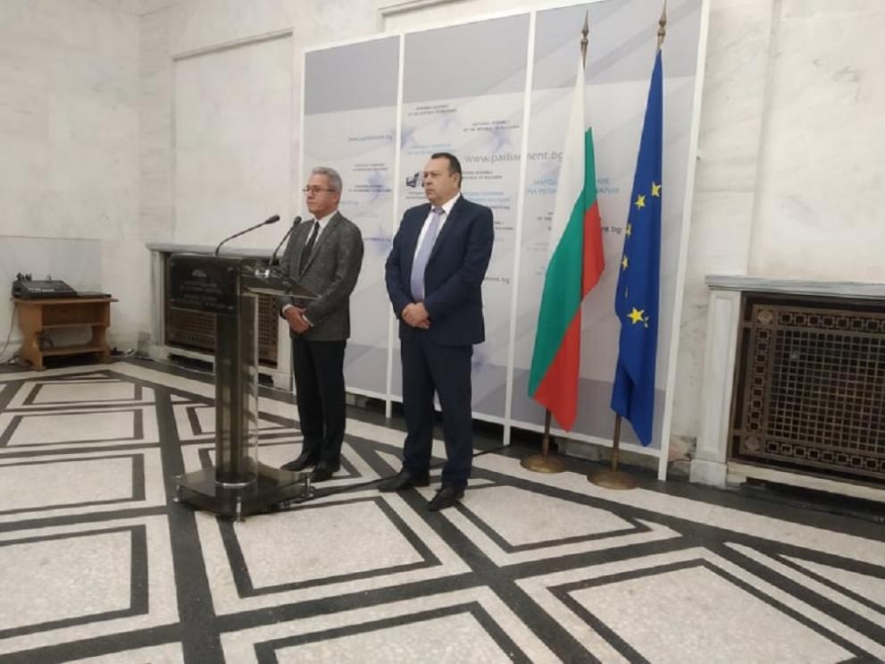 Председателят на ДПС Мустафа Карадайъ обяви на брифинг в парламента