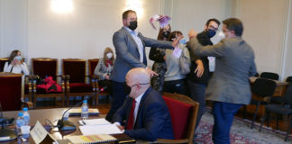 Вместо да пита Гешев и да получи отговори, едно момче устрои цирк