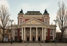 Народният театър: Камен Донев използва сцената ни, за да насажда напрежение. Напуска, искайки повече пари