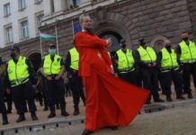 Това не е протест, това е лайнометен батальон