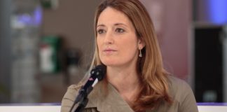 Протестъри атакуват малтийската евродепутатка с грозни обиди и предложения за секс с нея и майка ѝ