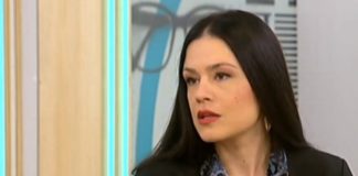 Снимки по бански, придружени с обиди и клевети, разгневиха депутатка