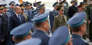 След като зарази над 200 генерали и офицери, Радев продължава този път на Архангелова задушница