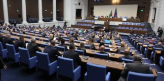 Правителството вече може да харчи повече пари за справяне с коронакризата