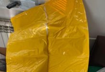 Ей, протестиращи, знаете ли какво е това? Трупен чувал. От няколко дни не спирам да заменям пълни за празни