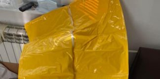 Ей, протестиращи, знаете ли какво е това? Трупен чувал. От няколко дни не спирам да заменям пълни за празни