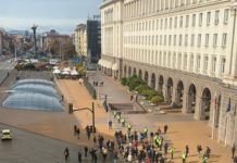 Отровните четири гафа на провалените протестъри в 30-минутната акция