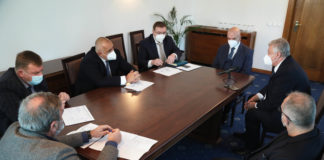 Премиерът събра щаба на работна среща