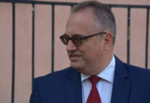 Асеновград скърби за директор на училище, загубил битката с ковид-19