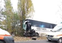 Трета жертва на ужасния сблъсък между автобус и джип в Ботевградско